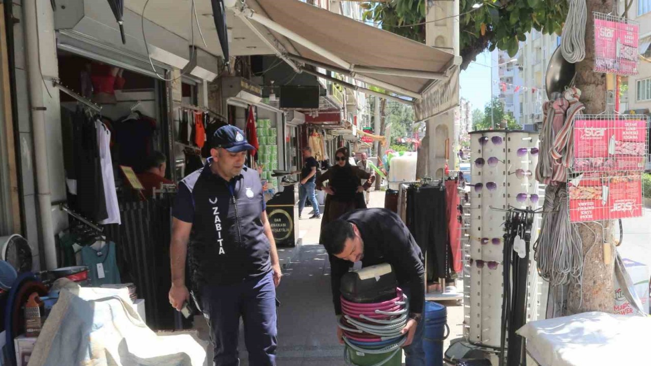 Toroslar zabıtasından yol ve kaldırım işgaline karşı denetim