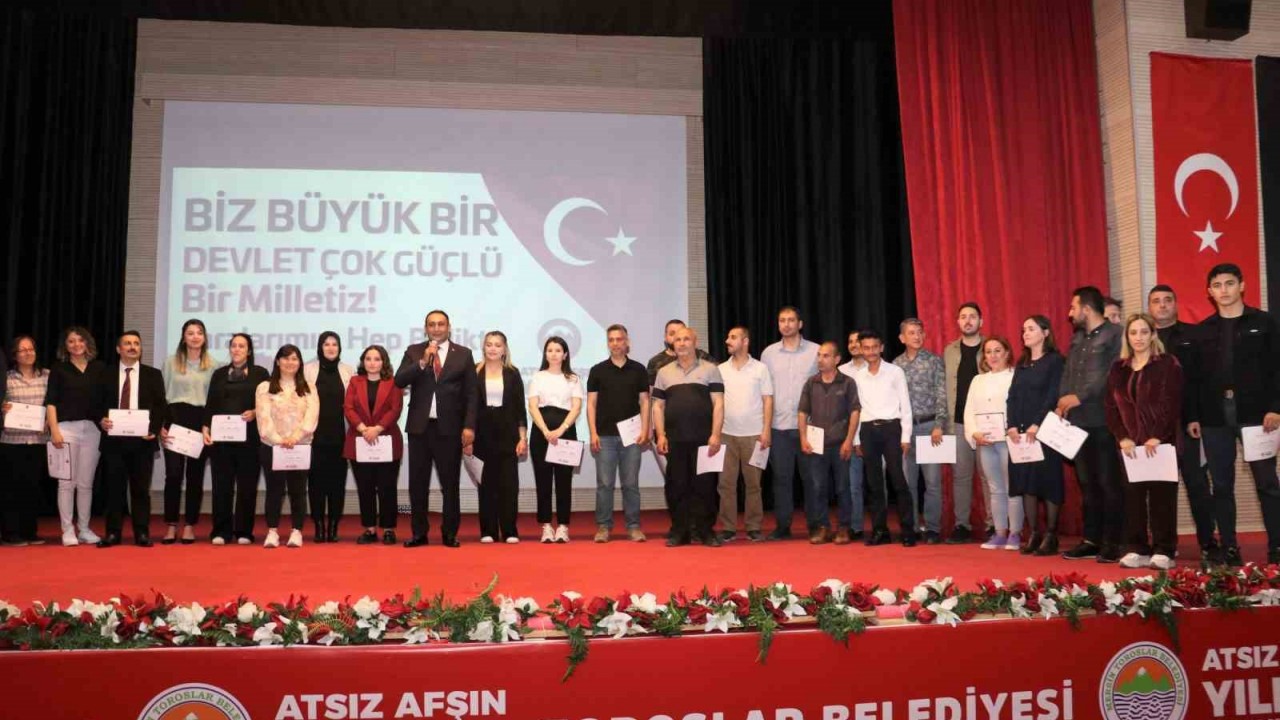 Toroslar’da depremde fedakarca çalışan personele teşekkür belgesi