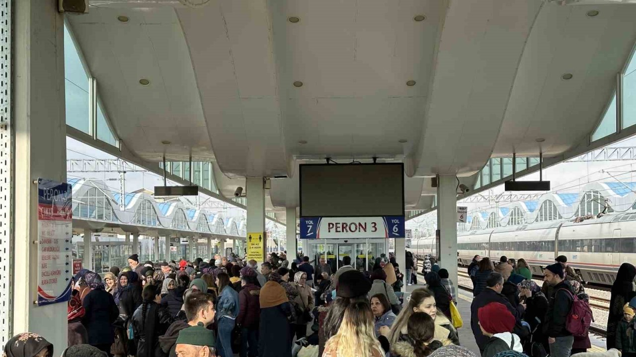 Tren garında ‘Yunus Emre’ kalabalığı