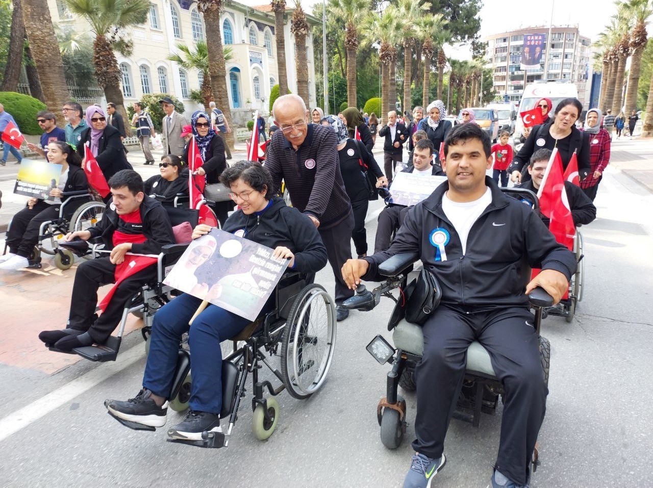 Umut çocuklarından farkındalık yürüyüşü