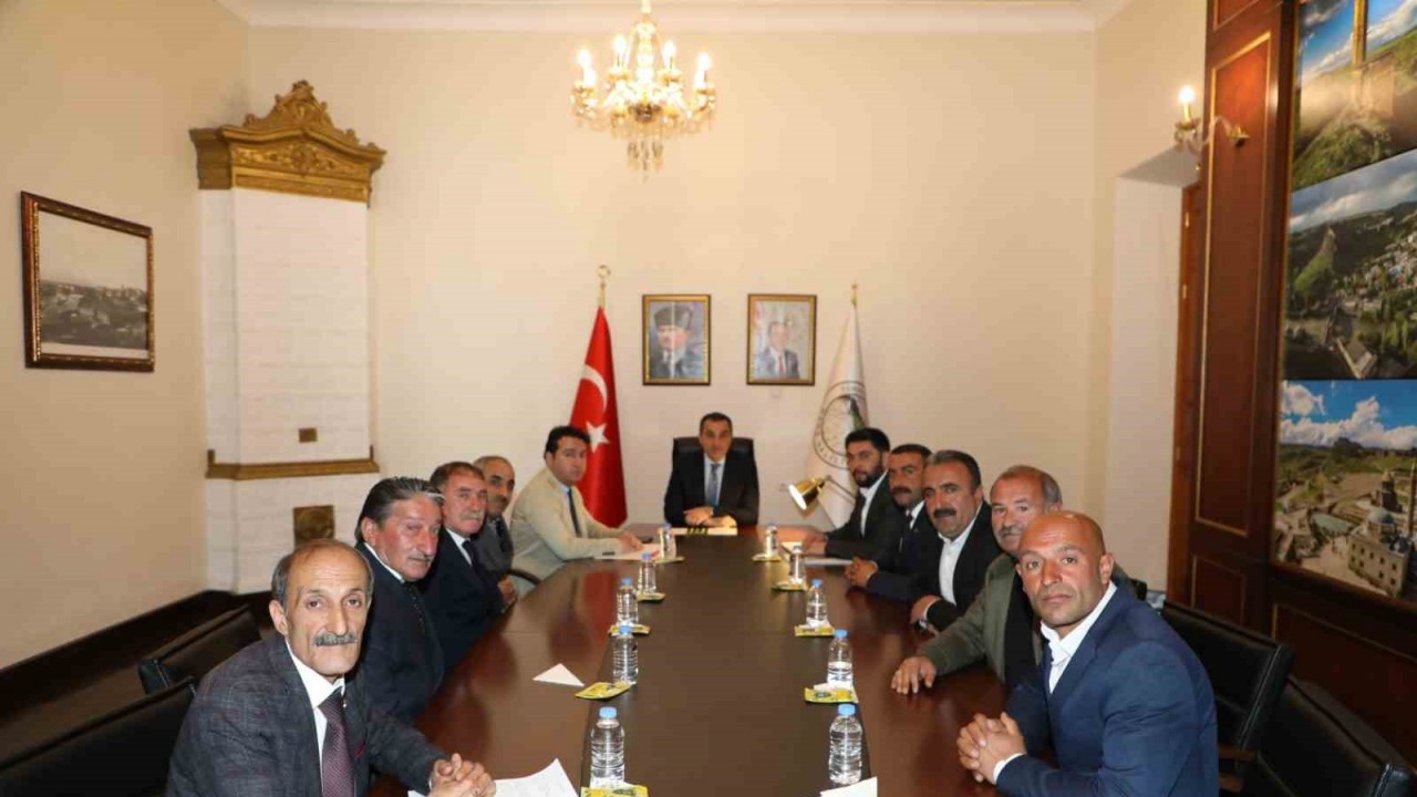 Vali Öksüz, muhtarları ağırladı