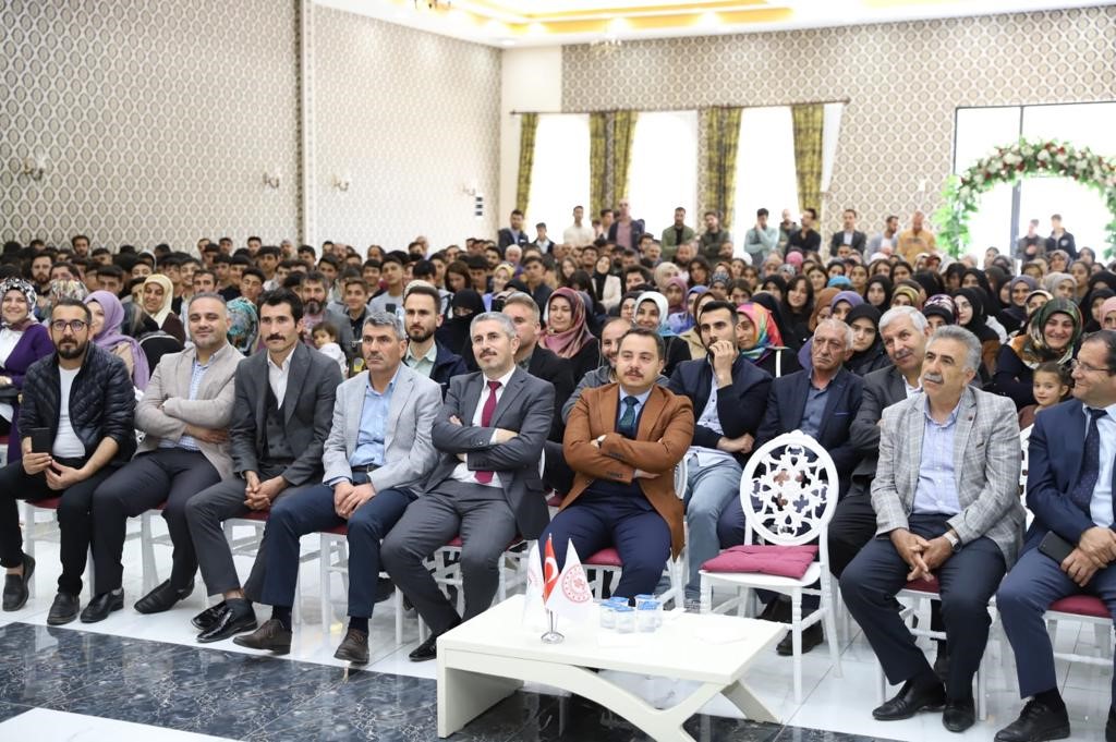 Yazar Hayati İnanç Muradiye halkıyla buluştu