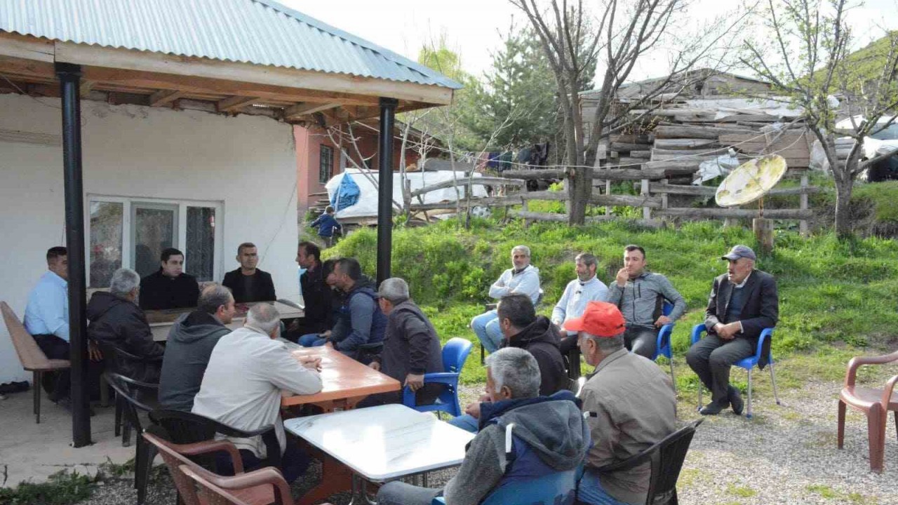 Yedisu Kaymakamı Başar, köy sakinleriyle bir araya geldi