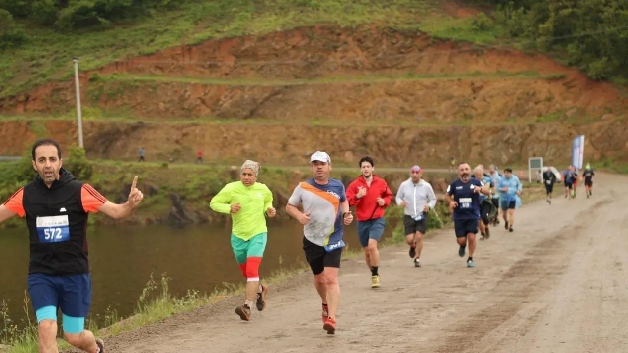 Yüzlerce sporcunun katıldığı ultra trail koşusunda ödüller sahiplerini buldu