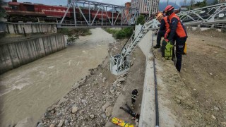 15 metreden düşen genci itfaiye böyle kurtardı