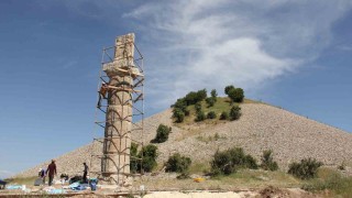 2 bin 43 yıllık ‘tokalaşma sütunu yeniden ayağa kaldırıldı