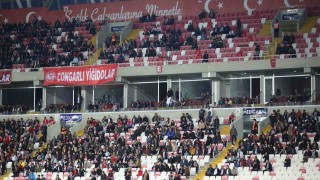 4 Eylül Stadyumunda maça taraftar ilgi göstermedi