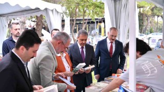 Altıeylül Kitap Fuarı yazarların ve okurların katılımıyla devam ediyor