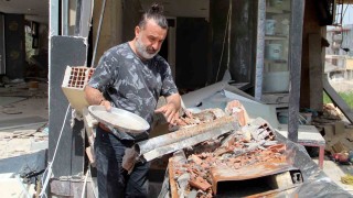 Bir dakikada 30 milyonluk birikimleri enkaz oldu