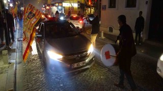 Çanakkalede taraftarlardan davul zurnalı kutlama