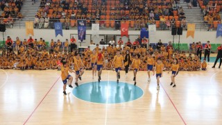 Darıcada çocuklar yaz spor okullarında eğlenecek