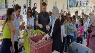 Depremzede öğrencilere öğretmenler moral oldu