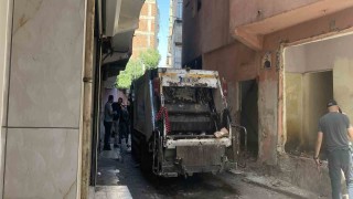 Diyarbakırda terör yandaşları belediyenin çöp arabasını ateşe verdi