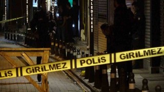 Elinde pompalı tüfekle sokak ortasında ateş açtı