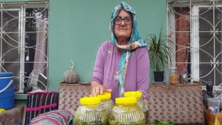 Evlerde kışlık salamura yaprak hazırlığı başladı