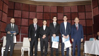 Ezbere 40 Hadis Okuma Yarışmasında dereceye giren öğrencilere ödülleri verildi