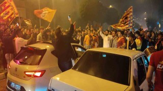 Galatasaraylılar Karabükte şampiyonluğu doyasıya kutladı