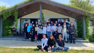 Gençler sınav öncesi hem stres attı, hem de eksik konuları gözden geçirdi