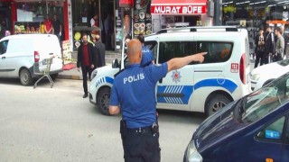 Husumetlisini cadde ortasında silahla vurdu