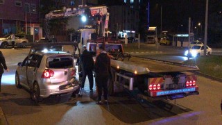 Kamyonet kavşakta otomobille çarpıştı: 3 yaralı