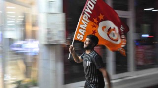 Karsta Galatasaraylılar sokaklara döküldü