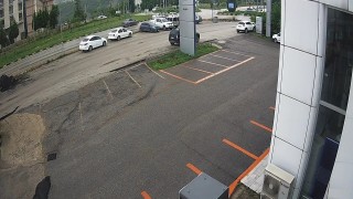 Kırmızı ışıkta bekleyen otomobile böyle çarptı