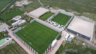 Konyaspor tesislerine 2 yeni çim saha