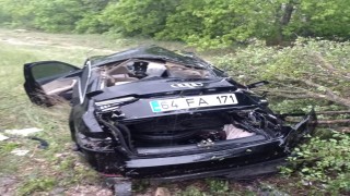 Otomobil yoldan çıkıp ağaca çarptı: 1 ölü, 5 yaralı