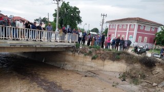 Sel sularının gelişini meraklı bakışlarla izlediler