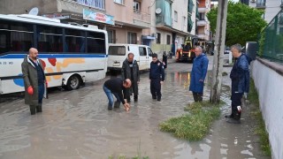Su baskınlarının yaşandığı Turgutluda ekipler anında müdahale etti
