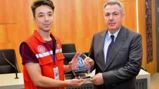 Vali Elban: “Pırıl pırıl gençleri görünce onlara güvenimiz artıyor”