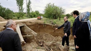 Vali Kızılkaya, selde hasar alan köyleri ziyaret etti