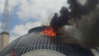 Vanda inşaat halindeki camide yangın