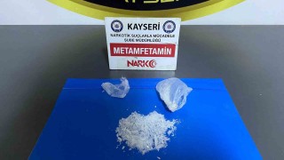 Zehir tacirleri polisten kaçamadı