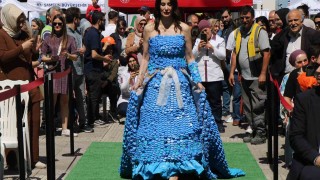 10 bin kapaktan yapılan elbise Guinnesse aday