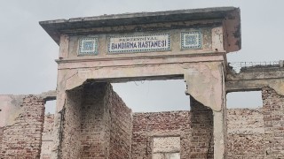 100 yıllık hastane çürümeye terk edildi