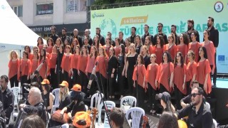 135 müzik öğretmeninden meydanda unutulmaz konser