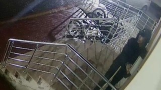 20 yıl kesinleşmiş hapis cezası olan şüpheli ayakkabı çalarken yakalandı