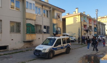 2nci kattan düşen adam ağır yaralandı