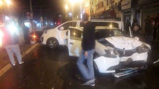 3 Araç Birbirine Girdi: 2 Yaralı