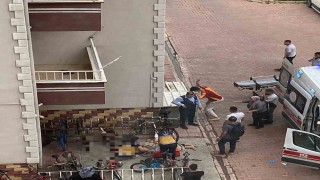 3üncü kattan düşen şahıs hayatını kaybetti