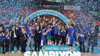 A. Efes kupasını aldı