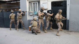 Adanada organize suç örgütüne şafak baskını: Çok sayıda gözaltı var