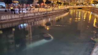 Adanada virajı alamayan otomobil sulama kanalı düştü: 3 yaralı