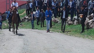 Ağrıda at yarışı düzenlendi