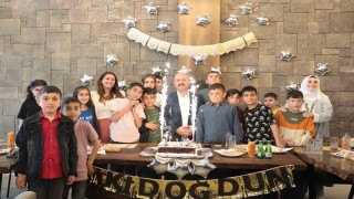 Ağrılı miniklere doğum günü sürprizi