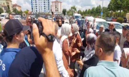 AK Parti İl Başkanına darptan ceza alan sanıkların yakınlarıyla polis arasında arbede