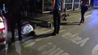 Aksiyon filmlerini aratmayan gece: Kavga ve kaçan aracın kovalanma anları kamerada