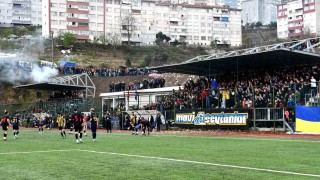 Alaplılı taraftarlar yeni tribün istiyor