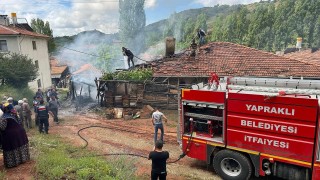 Alevlere teslim olan tek katlı ev kullanılmaz hale geldi